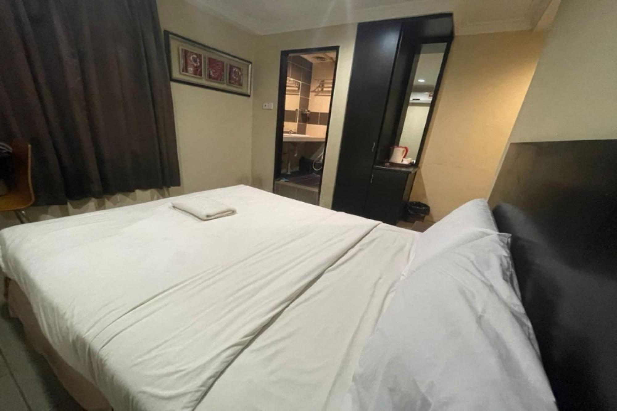 Oyo 90411 Perdana Hotel Labuan Luaran gambar