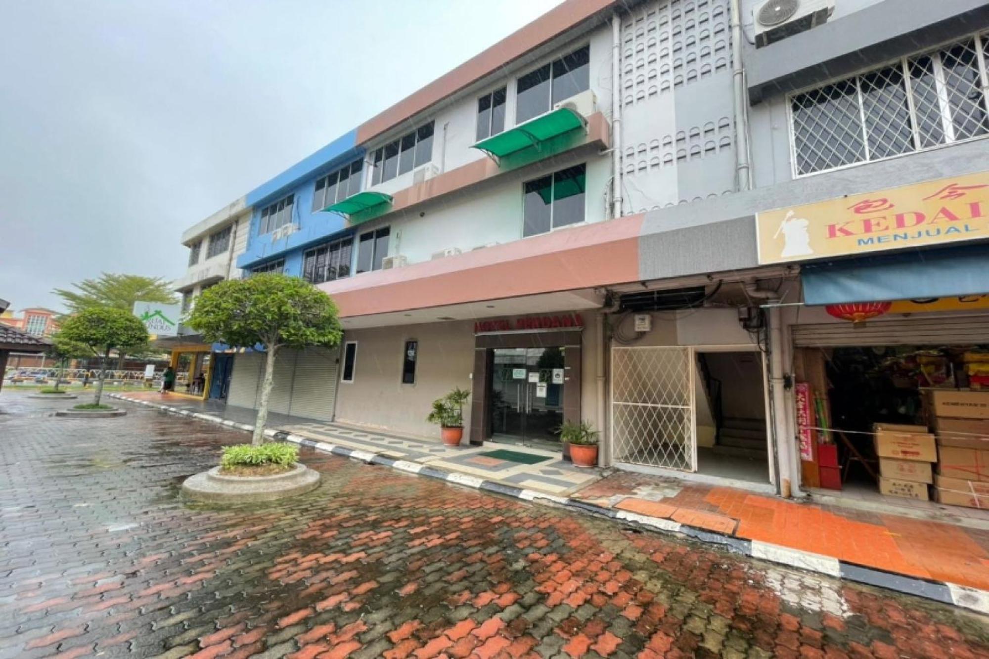 Oyo 90411 Perdana Hotel Labuan Luaran gambar