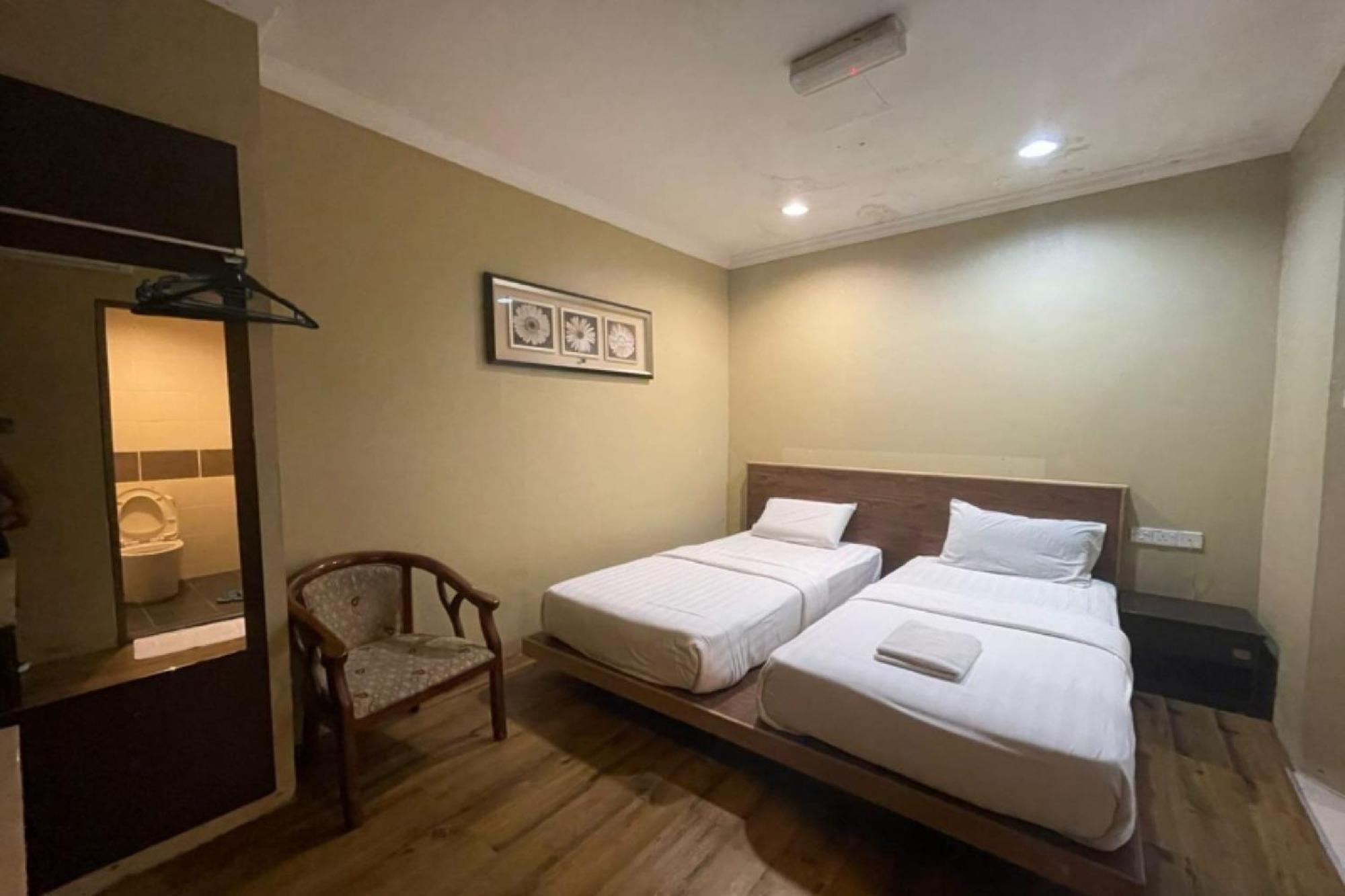 Oyo 90411 Perdana Hotel Labuan Luaran gambar