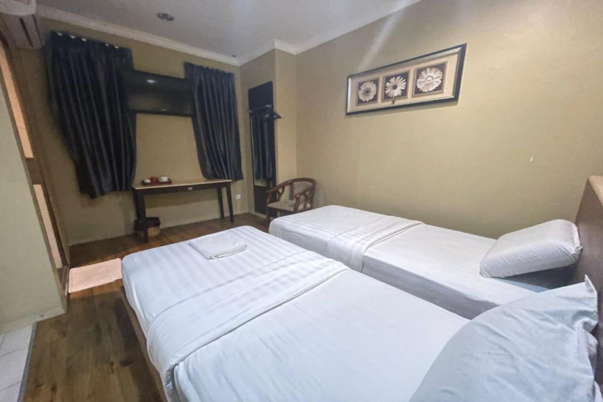 Oyo 90411 Perdana Hotel Labuan Luaran gambar