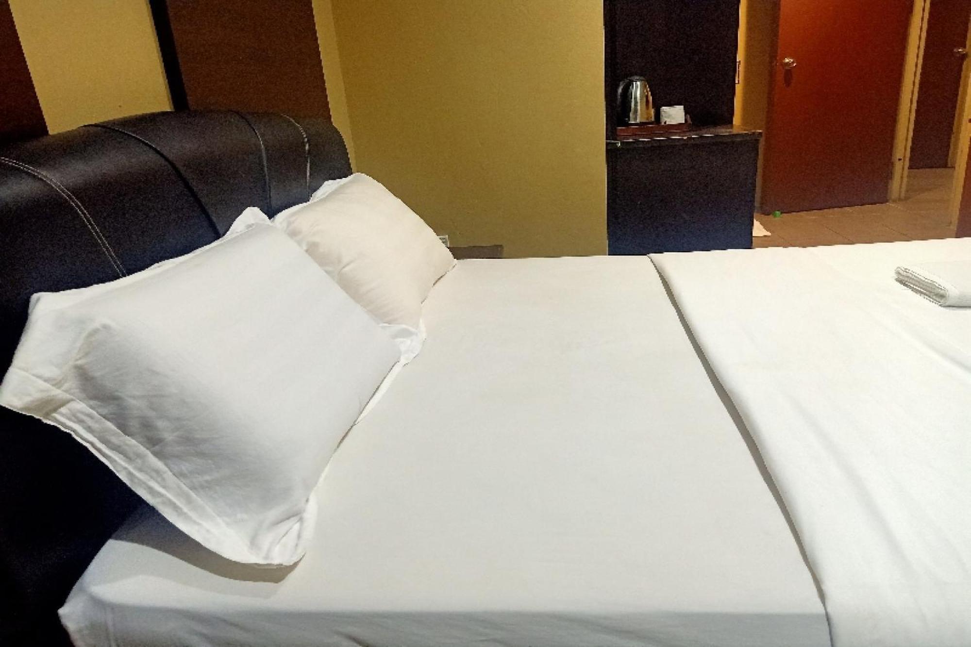 Oyo 90411 Perdana Hotel Labuan Luaran gambar