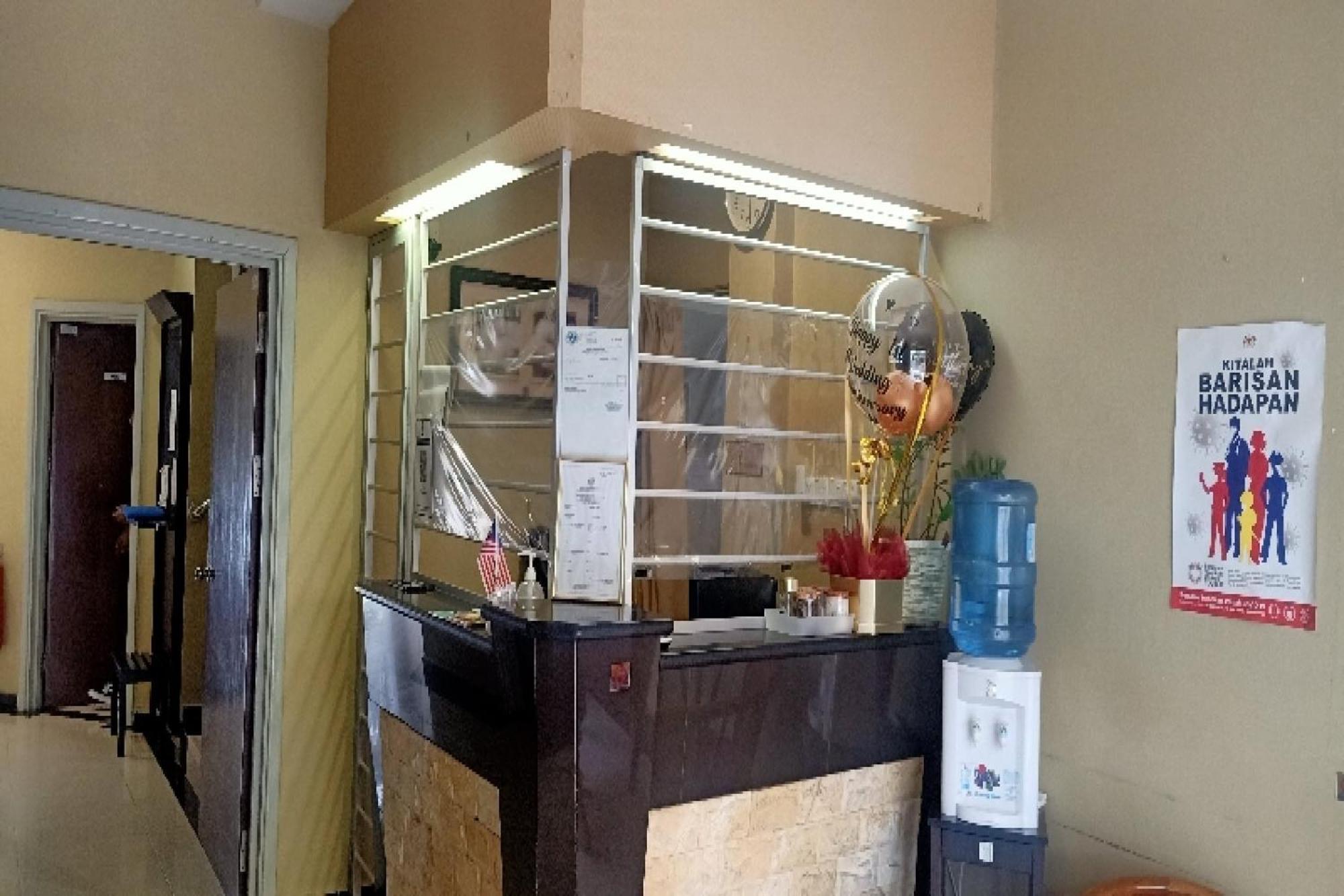 Oyo 90411 Perdana Hotel Labuan Luaran gambar