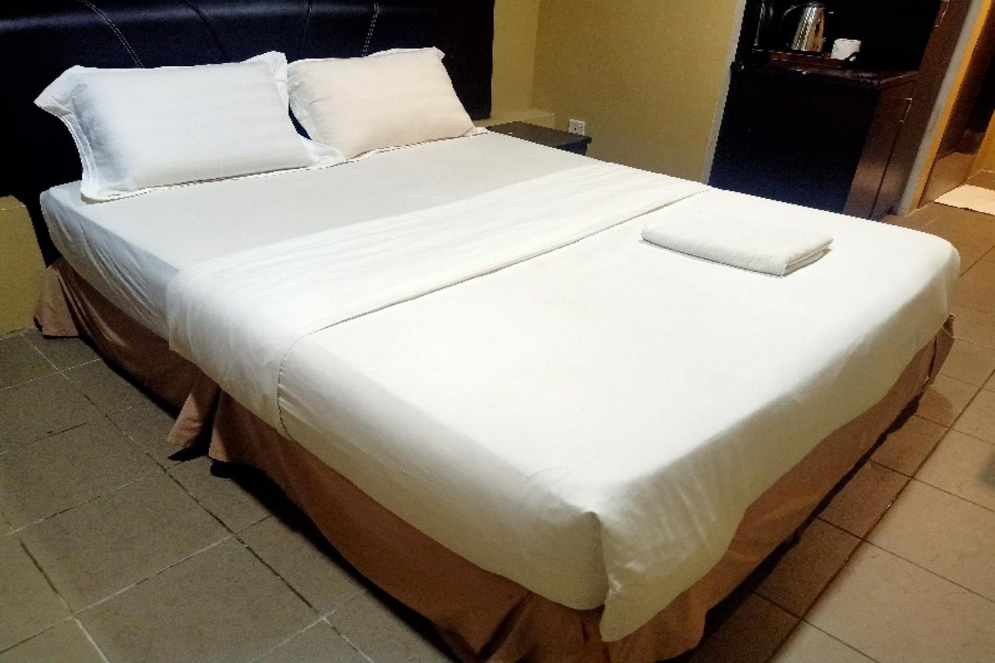 Oyo 90411 Perdana Hotel Labuan Luaran gambar