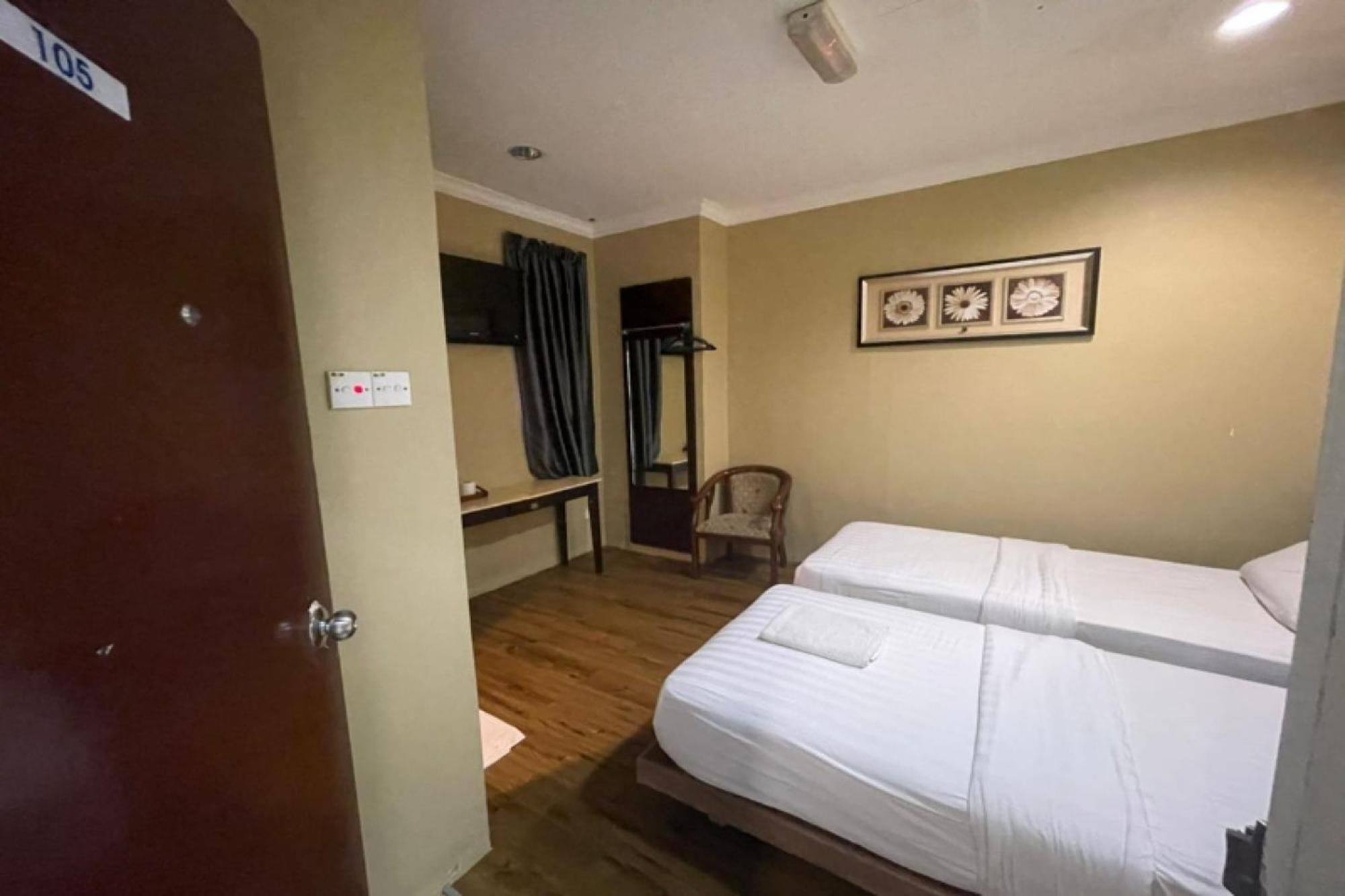 Oyo 90411 Perdana Hotel Labuan Luaran gambar
