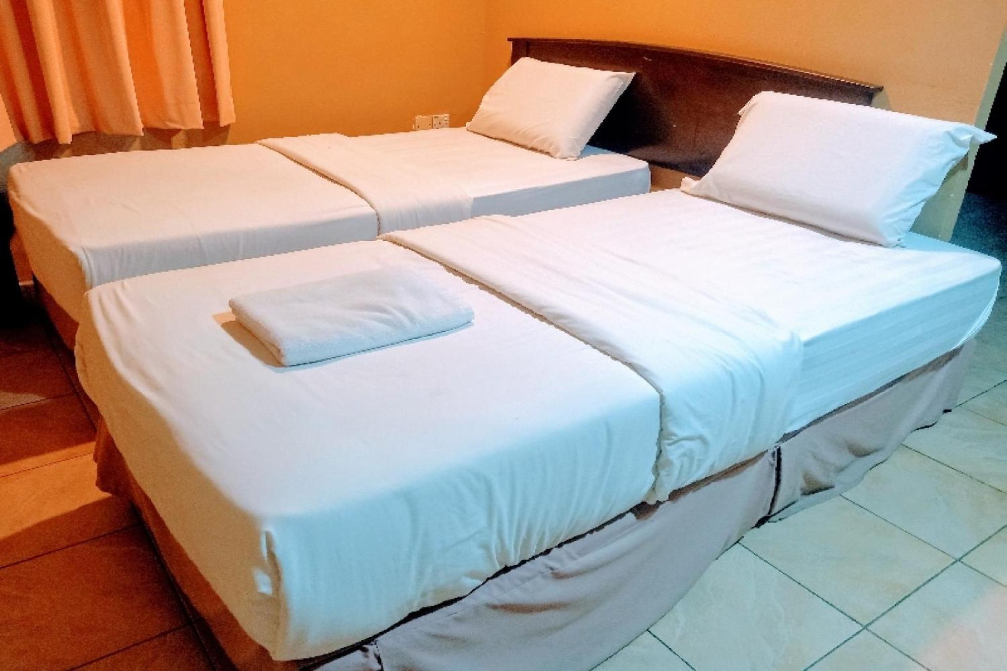 Oyo 90411 Perdana Hotel Labuan Luaran gambar