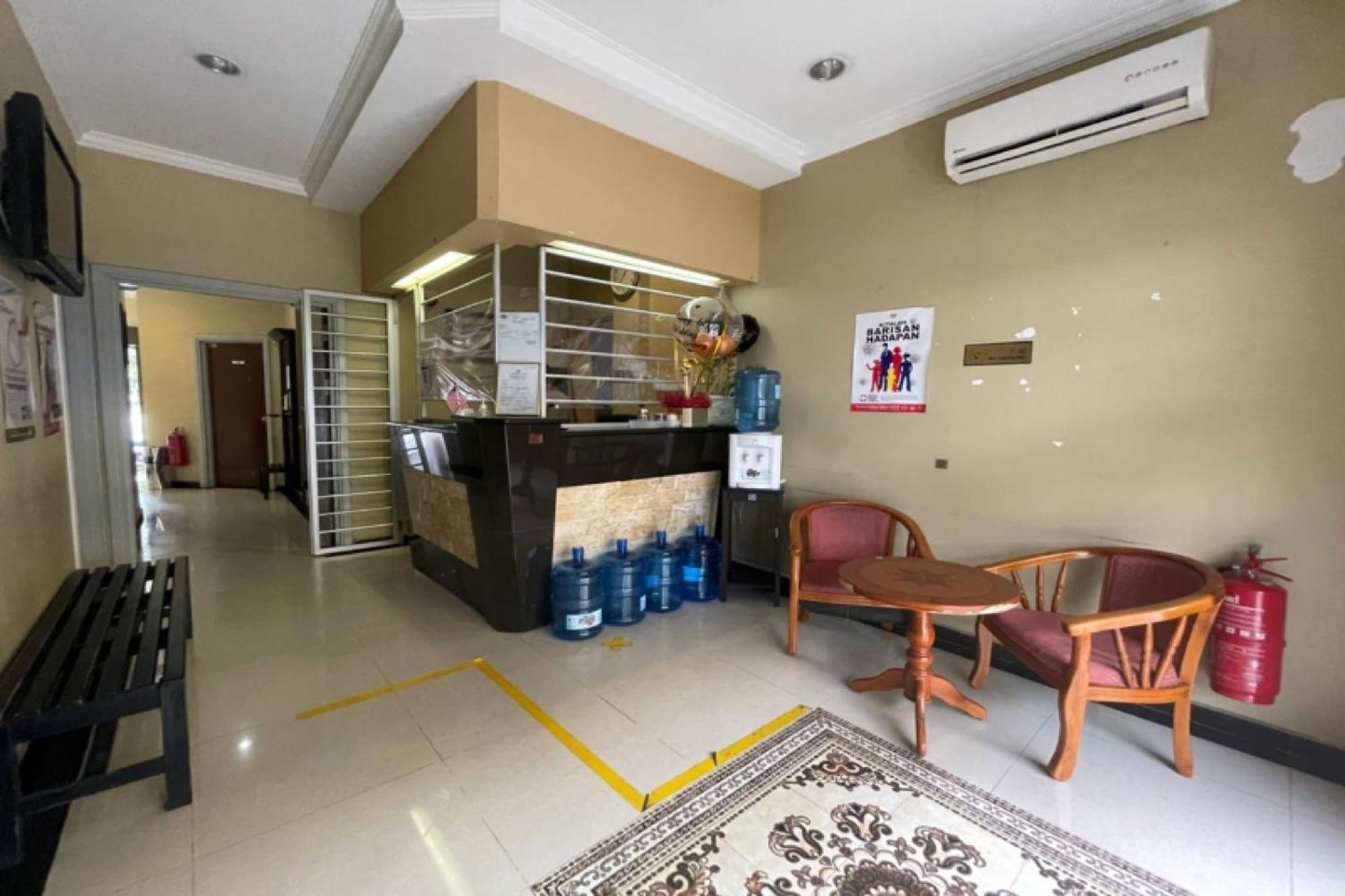 Oyo 90411 Perdana Hotel Labuan Luaran gambar