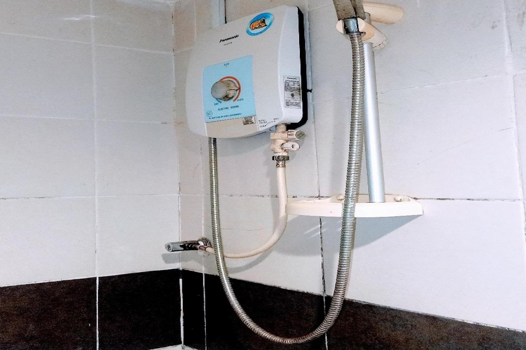 Oyo 90411 Perdana Hotel Labuan Luaran gambar